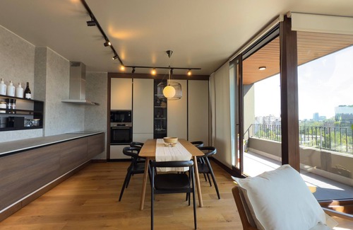 Vitacura Apartment | Charming 1-br apartment with Private Terrace and Pool + AC and WiFi in Vitacura