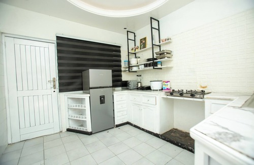 Weija Apartment | Charming 1-bedroom apartment with WiFi & AC close to the West Hills Mall, Accra.