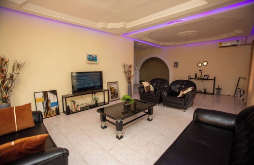Weija Apartment | Charming 1-bedroom apartment with WiFi & AC close to the West Hills Mall, Accra.