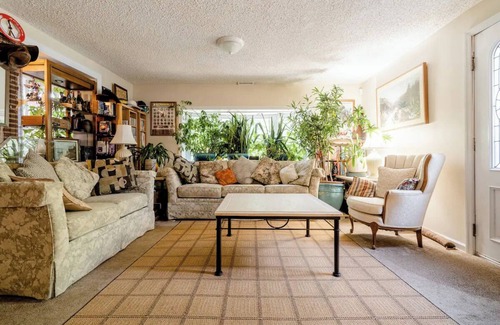 Cherry Hill House | Charming 1-bed/bath in a house Near PATCO TRAIN station ASHLAND, Cherry Hill, NJ