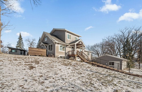 Crystal House | Charming 100-Year-Old Farmhouse Retreat in the Heart of the City