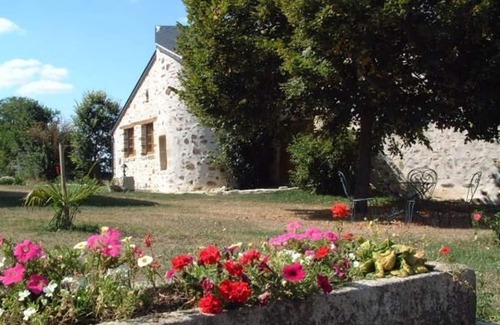 Souvigne-sur-Sarthe Cottage | "Charming 17th-Century Chapel with Garden, Near River, Free Bikes & More"