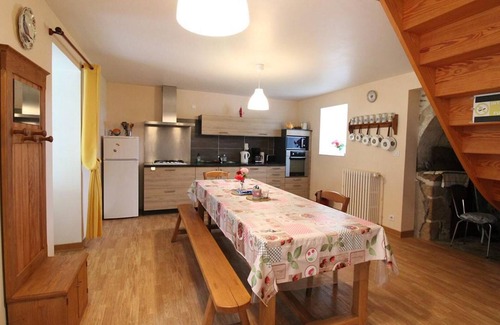 Arnac Cottage | Charming 1850s House with Private Heated Pool, Stunning Views, and Modern Amenities