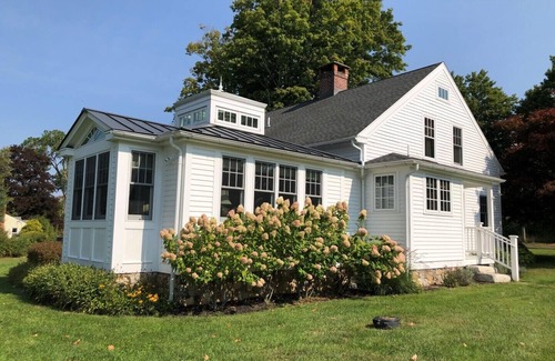 Bantam House | Charming 1870 cape cottage in Litchfield