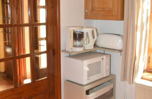 Chailloue Cottage | Charming 18th Century Cottage with Stunning Views and Modern Amenities in the French Countryside