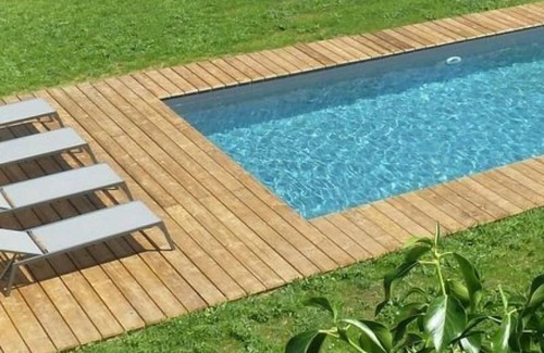 Auchay-sur-Vendee Cottage | Charming 18th-Century Home with Pool, Terrace, and Scenic Views in Chaix