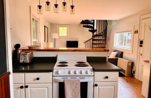 Shelburne Apartment | Charming 1BD Loft in Shelburne