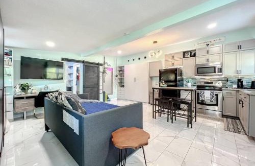 Dover Shores West House | Charming 1br Parkside Getaway Wi-fi Full Kitch