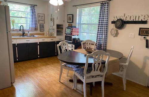 Bushnell Cottage | Charming 2-b/r country cottage-central Florida WiFi, AC, BBQ home away from home