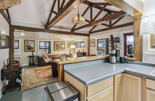 Hastings Cabin | Charming 2-bdrm cabin in quaint Afton area with seasonal views of river!