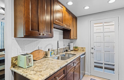 Huntington Beach House | Charming 2-bedroom house in Huntington Beach with AC, WiFi