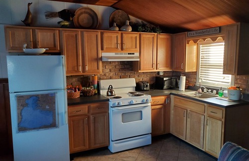 Harsens Island Cottage | Charming 2-bedroom cottage with WiFi, AC on a peaceful Harsens Island canal.