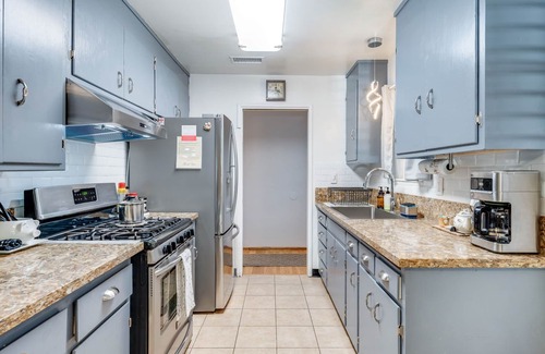 Rancho Cordova House | Charming 2-Bedroom Home with a Dedicated Office and Beautiful Backyard