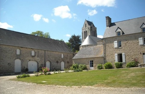 Saint-Marcouf Cottage | Charming 2-Bedroom Cottage Near D-Day Beaches, Wi-Fi, Garden, Pet-Friendly