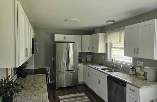 Conneaut Lake House | Charming 2-bedroom house in serene Conneaut Lake with AC, WiFi, large backyard