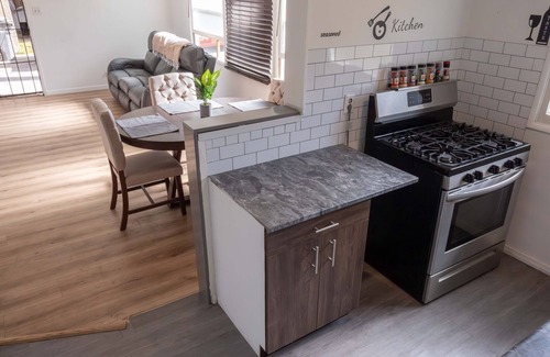 North Redondo House | Charming 2-bedroom house in lovely Redondo Beach with WiFi
