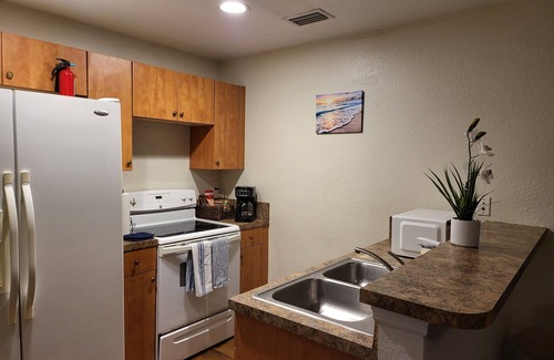 Riviera Beach House | Charming 2-bedroom townhome with AC and WiFi in Riviera Beach
