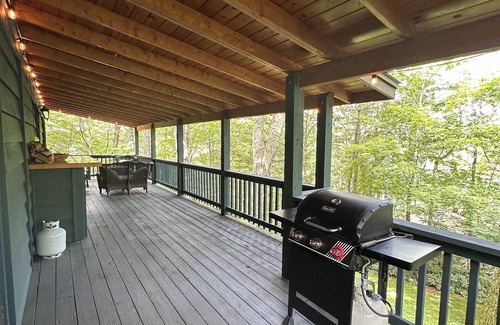 Mirror Lake Cottage | Charming 2-bedroom 2-bath cottage near town in Highlands