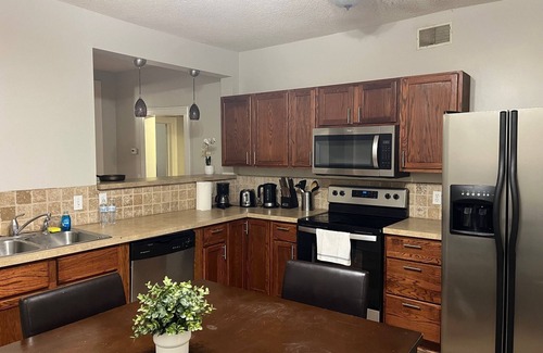 Summit - University Apartment | Charming 2-bedroom apartment near downtown Saint Paul with WiFi
