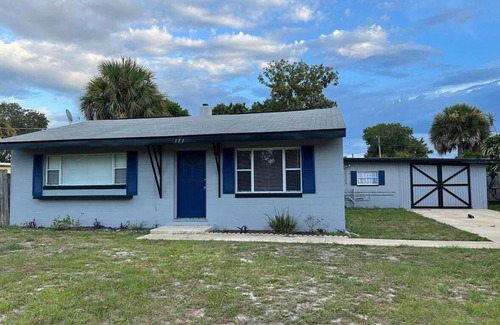Titusville House | Charming 2-bedroom and 1-bathroom house with WiFi, AC in delightful Titusville
