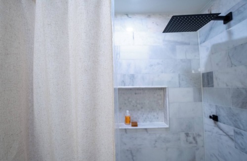 Brightwood Park Apartment | Charming 2-bedroom apartment in Washington with AC and parking