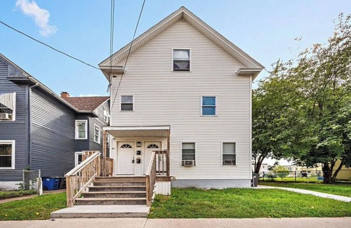 New Haven Apartment | Charming 2-bedroom apartment in lovely New Haven with WiFi