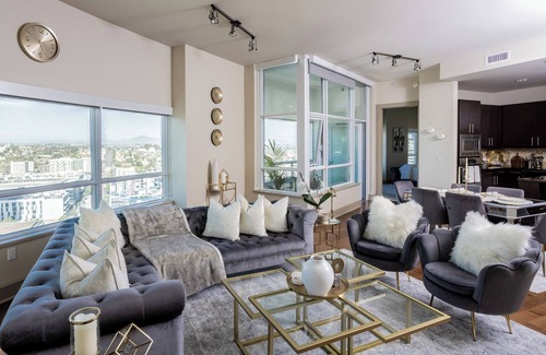 East Village Apartment | Charming 2-bedroom apartment with fitness room and Pool in downtown San Diego