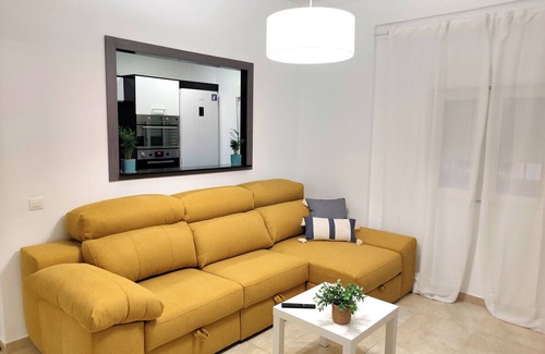 R.E.N.F.E. Apartment | Charming 2-bedroom apartment with WiFi, AC in marvelous Málaga