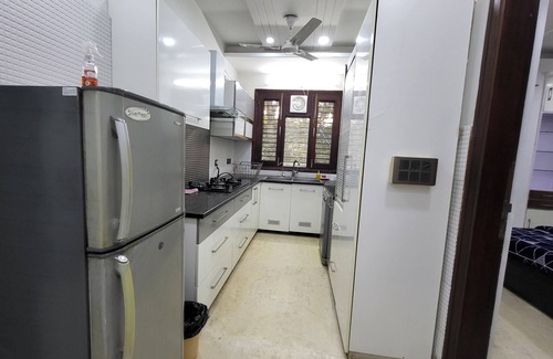 Pitampura Apartment | Charming 2-bedroom apartment with AC, WiFi in enchanting Lok Vihar, Delhi