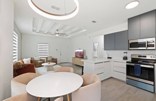 Alton Apartment | Charming 2-bedroom apartment with WiFi, AC in fabulous Alton/Mission Tx.