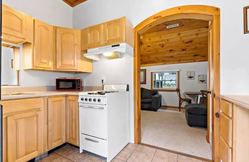 Misquamicut Cottage | Charming 2 Bedroom Beach Cottage just a short walk from the beach