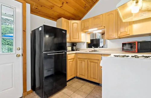 Misquamicut Cottage | Charming 2 Bedroom Beach Cottage just a short walk from the beach