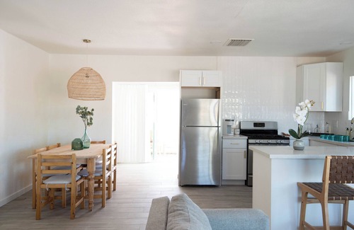 Encanto House | Charming 2-bedroom bungalow with WiFi, AC in peaceful Phoenix