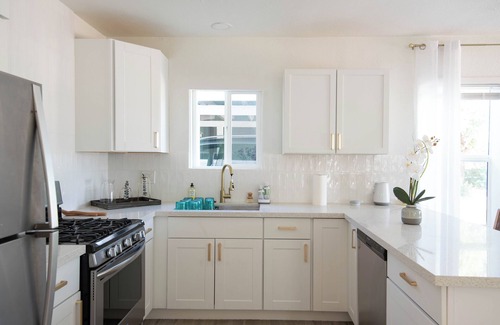 Encanto House | Charming 2-bedroom bungalow with WiFi, AC in peaceful Phoenix