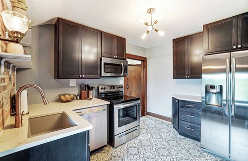 Roselawn Finance Apartment | Charming 2-bedroom carriage house apartment on 2 acre estate