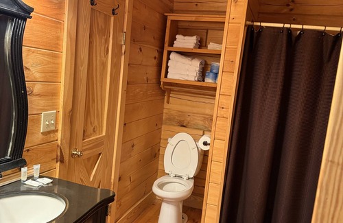 Twin City Cabin | Charming 2-bedroom cabin with AC and WiFi in delightful Twin City, GA.