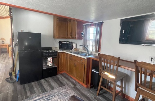 Licking Cabin | Charming 2-bedroom cabin with WiFi and AC in Licking