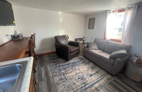 Licking Cabin | Charming 2-bedroom cabin with WiFi and AC in Licking