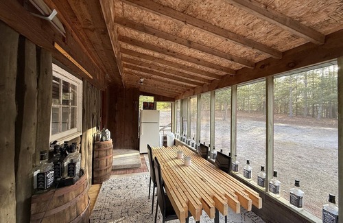 Willard Cabin | Charming 2-bedroom cabin with WiFi, AC near ATV routes, & Rock Dam Lake.