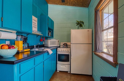 Uvalde County Cabin | Charming 2-bedroom cabin right on the Frio River