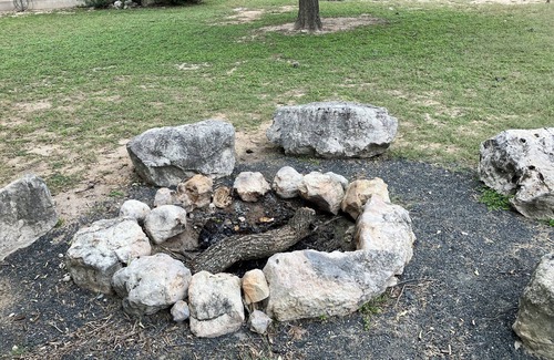 Uvalde County Cabin | Charming 2-bedroom cabin right on the Frio River