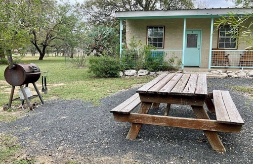 Uvalde County Cabin | Charming 2-bedroom cabin right on the Frio River