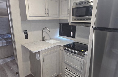 St. James House | Charming 2-bedroom Camper in Bolivia with WiFi and AC. Pet friendly!