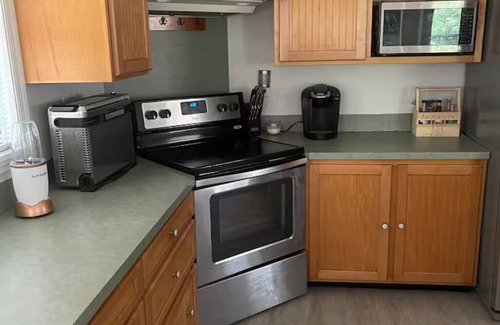 Oldsmar House | Charming 2-bedroom Central to Tampa and Beaches in Oldsmar