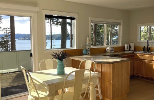 La Conner Cottage | Charming 2-bedroom cottage in La Conner with WiFi