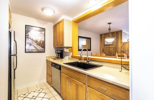 Keystone Condo | Charming 2-bedroom condo in brilliant Keystone with views and shuttle