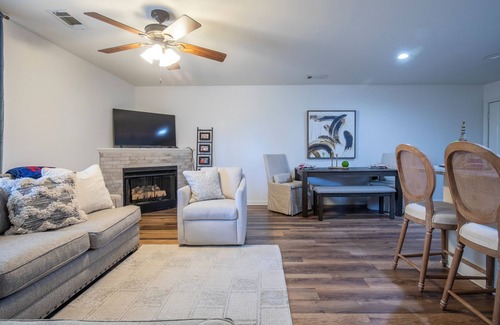 Oxford Condo | Charming 2-bedroom condo in wonderful Oxford, walking distance to the stadium