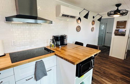 Mason House | Charming 2-bedroom container home on 32 secluded acres!