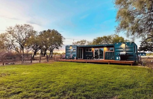 Mason House | Charming 2-bedroom container home on 32 secluded acres!