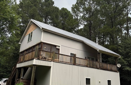 Sampson County Cottage | Charming 2-bedroom cottage with WiFi, AC near the Black River in Harrells